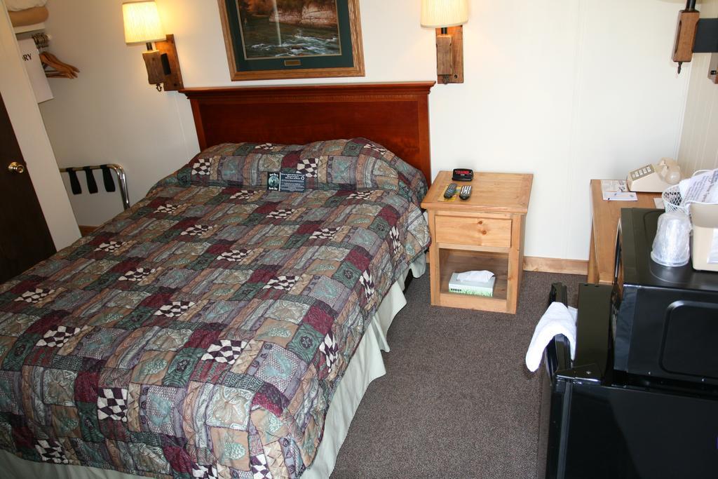 Falls Motel Thompson Falls Luaran gambar